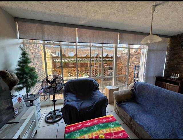 3 BEDROOM TOWNHOUSE FOR SALE IN LYTTELTON MANOR
